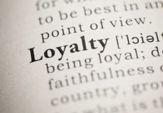 Le mot Loyalty dans un livre