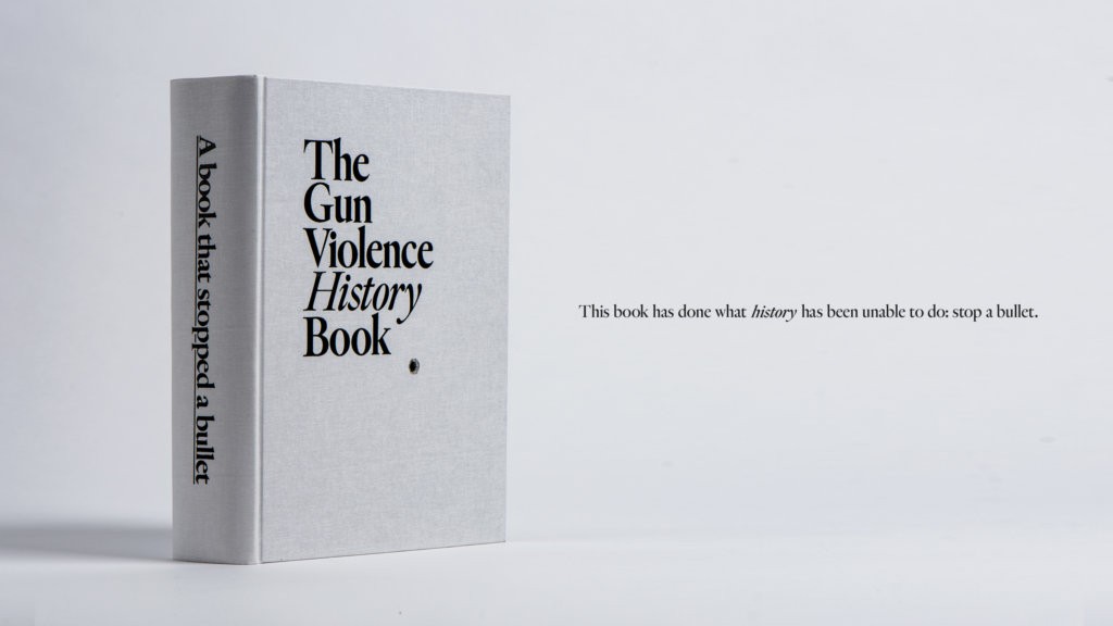 Gun violence history book : le livre pare-balle